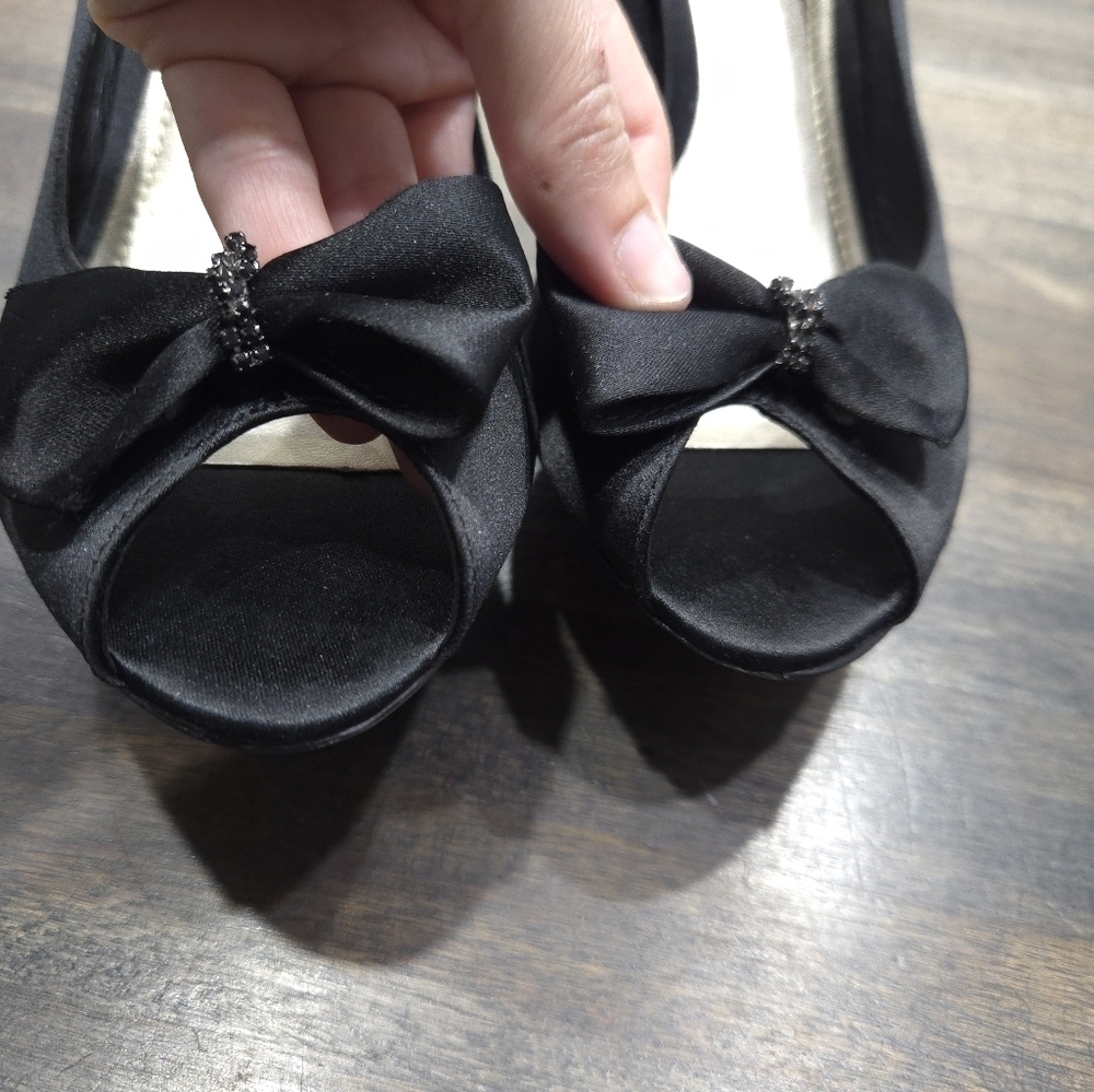 Ann Taylor Audrey Black Satin Bow Heels - Picture 13 of 17